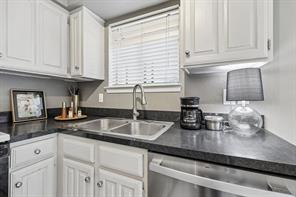 5200 Martel Avenue - Photo 7