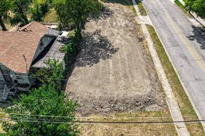 1735 E Waco - Photo 1
