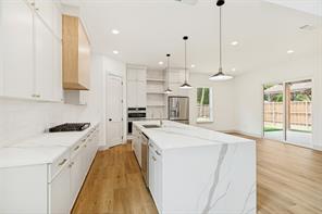 1613 N Bradley Street - Photo 5