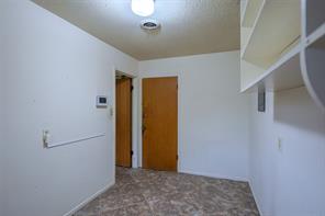 7601 Trimble Drive - Photo 17