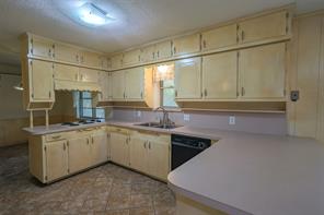 7601 Trimble Drive - Photo 9