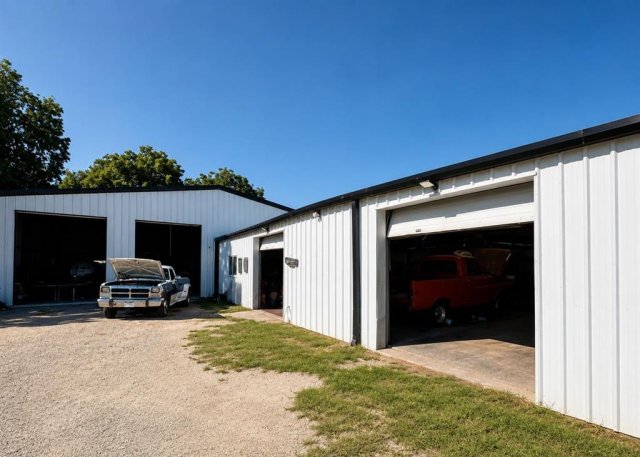 306 W OAK Avenue