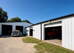 306 W OAK Avenue - Photo 1