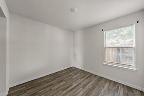 2724 Sarah Street - Photo 14