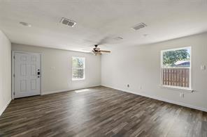 2724 Sarah Street - Photo 4