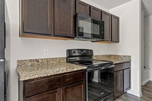 2724 Sarah Street - Photo 9