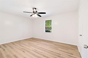 351 NE 6th - Photo 11