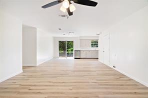 351 NE 6th - Photo 2