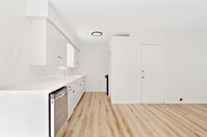 351 NE 6th - Photo 4
