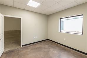 1748 N Main - Photo 3