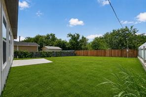 2817 Clinton Avenue - Photo 3