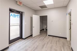 1748 N Main - Photo 2