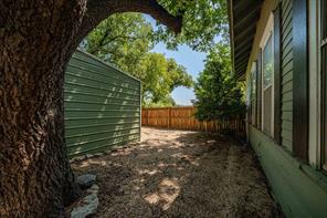 401 N Avenue H - Photo 40