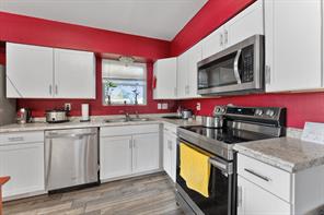 2439 Inadale Avenue - Photo 22
