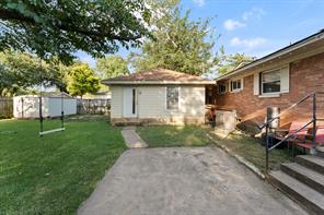 2439 Inadale Avenue - Photo 31