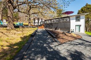 251 Queens Drive - Photo 11