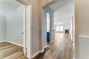 815 Creekside Drive - Photo 2