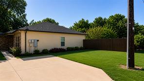 315 E Brockett Street - Photo 3