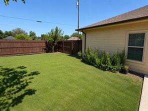 315 E Brockett Street - Photo 5