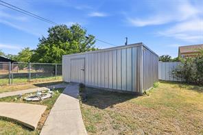 2107 10th Street - Photo 2