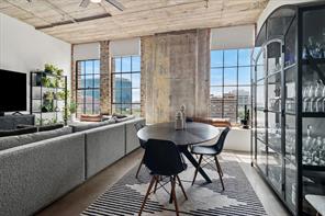 1122 Jackson Street - Photo 3