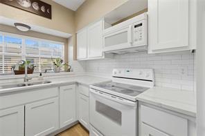3550 Country Square Drive - Photo 2