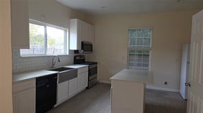 608 W 6th Street - Photo 6