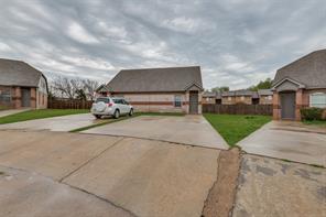 321 Queens Court S - Photo 10