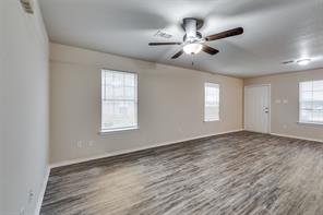 321 Queens Court S - Photo 11