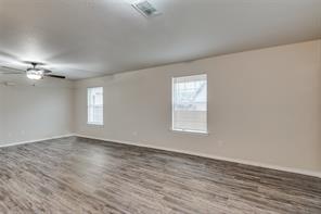 321 Queens Court S - Photo 12