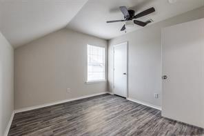 321 Queens Court S - Photo 4
