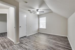 321 Queens Court S - Photo 5