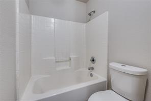 321 Queens Court S - Photo 7