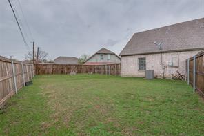 321 Queens Court S - Photo 8