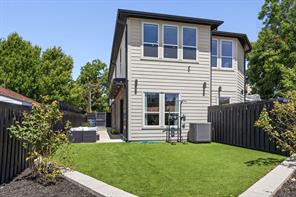 2722 Hondo Avenue - Photo 2