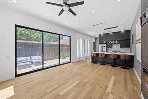 2722 Hondo Avenue - Photo 3