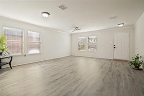 513 Laurel Lane - Photo 3