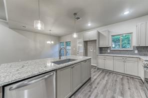 506 W OAK Street - Photo 18