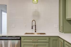 2704 W Biddison Street - Photo 12
