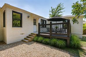 2704 W Biddison Street - Photo 23