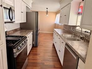 201 Collins Drive - Photo 4