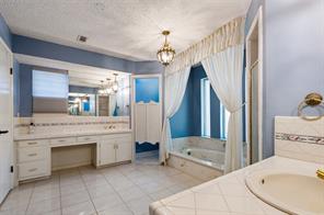 9015 Hunters Glen Trail - Photo 17