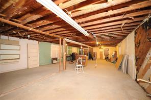 631 E Woodard Street - Photo 15