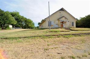 631 E Woodard Street - Photo 2