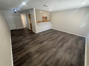 904 N Austin Street - Photo 2