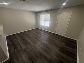 904 N Austin Street - Photo 4