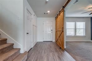 2604 Wesley Avenue - Photo 2