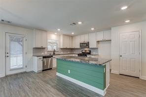 2604 Wesley Avenue - Photo 9
