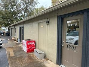 1211 S Armstrong Avenue - Photo 2