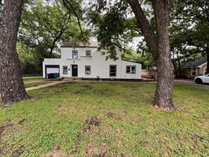 622 N Austin Street - Photo 1
